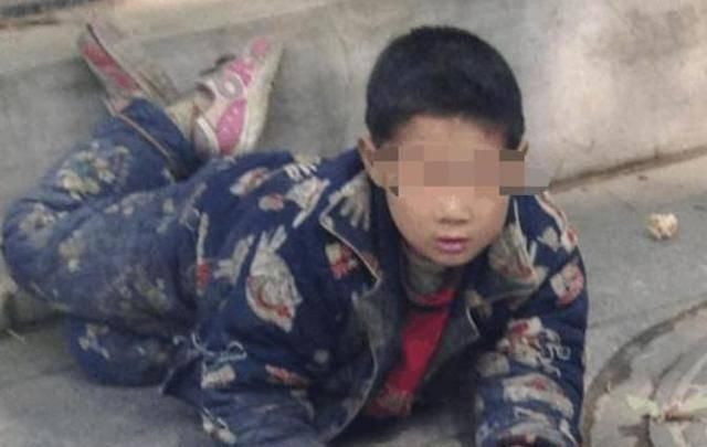  甜甜|人贩子当众抱娃，却反咬宝妈是人贩子，宝妈机智反转，值得称赞！