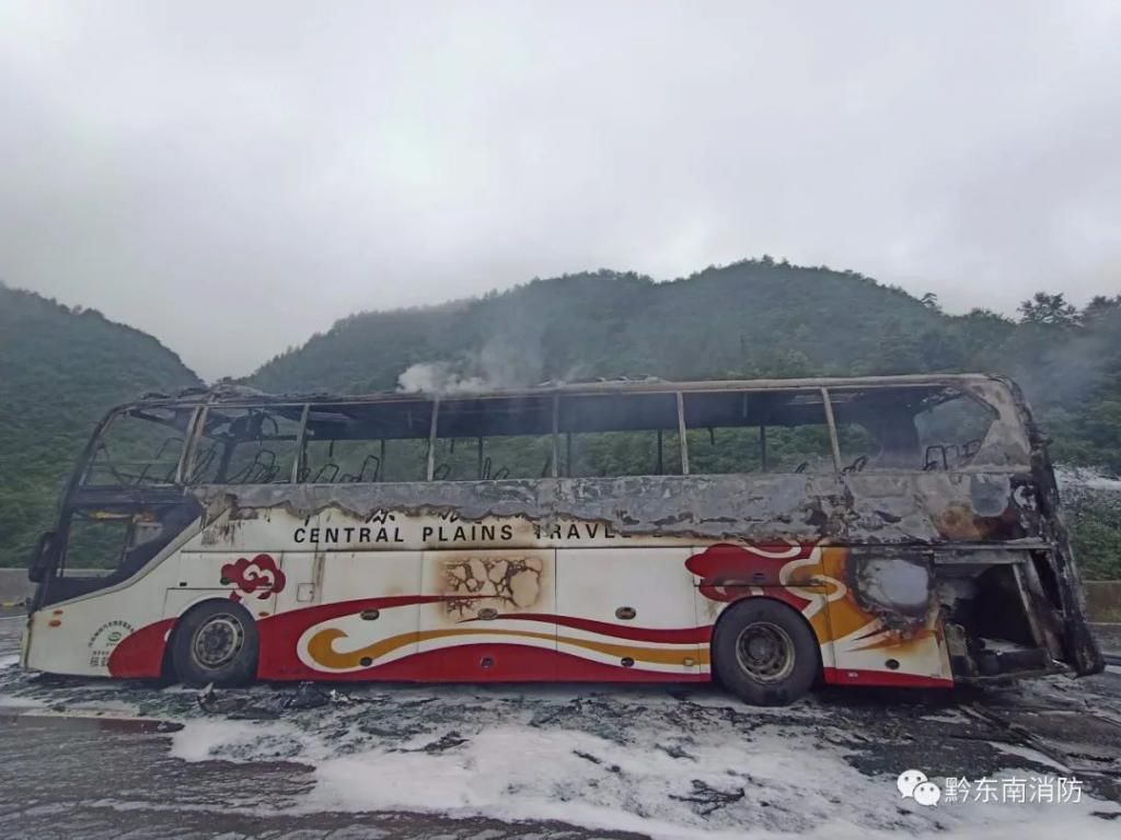  大客车|黔东南高速公路上大客车突然起火，司机一个动作救了全车人