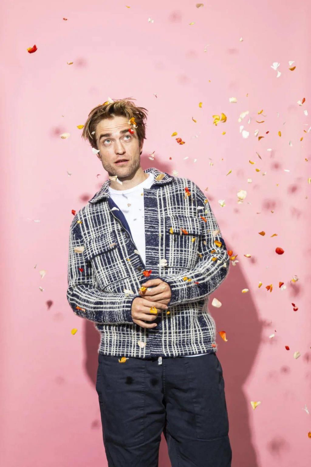  信条|《信条》来了！从暮光男到新蝙蝠侠，34岁罗伯特·帕丁森能翻身吗