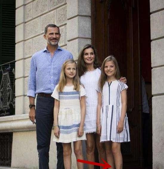  接受|西班牙王后育儿有道，爱美小公主大方接受自身缺陷，大胆露出伤疤