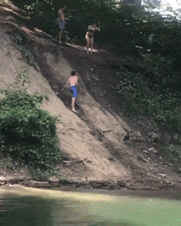 照片|15张隔着屏都感觉疼的照片，斗牛那个人，你以为隔着栅栏就安全么