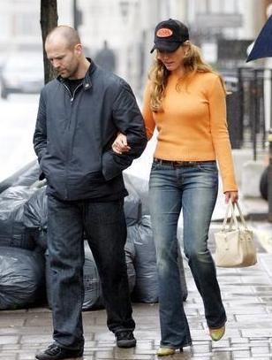  胸前|英国超模布鲁克发福？仍挡不住胸前＂波涛汹涌＂，这身材才是真女神