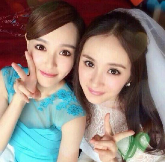  娱乐圈|发布会上明星扎堆坐热聊, 昔日女神却孤独一人, 圈中友情让人寒心