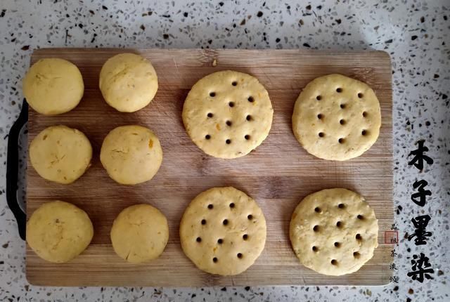  老妈|老妈做的粗粮小饼，软糯香甜，低糖少油，家人都喜欢