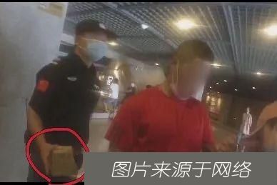 雷峰塔|什么砖都敢搬？男子进雷峰塔拿走半块砖，结果……