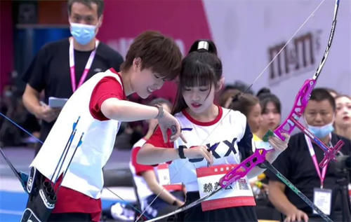  sunnee|sunnee杨芸晴获奖发博cue火箭少女，却被自家粉丝骂到删博