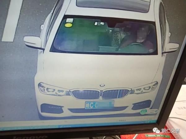  诈骗|开豪车在高速公路上诈骗交警可不答应！