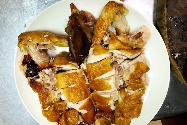  做法|买了很多年，现在才知道，熏鸡做法超简单，在家做干净又放心