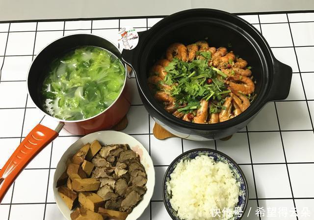 对虾|三口人晚餐,两菜一汤,有肉有虾有蔬菜,简单不浪费,比点外卖强