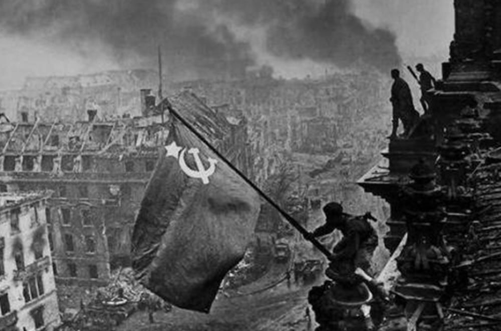 德军|二战德国投降后，与苏军最后一战—布拉格战役，86万德军成俘虏