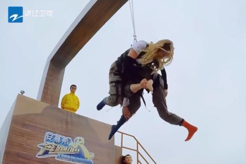  多观众都|宋雨琦用脚踢baby的脸时，有谁注意baby的表情，不装了？