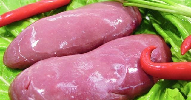  肾脏|爆炒腰花到底要不要焯水？酒店大厨教你3招，腰花鲜香脆嫩无臊味