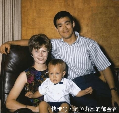 令人|10张老照片回顾李小龙一生:师父叶问断言短命,图9令人心酸落泪