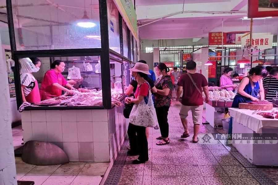 组图|组图：“鬼节”至 邕城市民买鸭忙