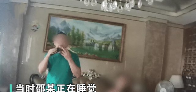  欠债|男子欠债不还, 执法人员从家中搜出这些后, 家属当场转账1800万