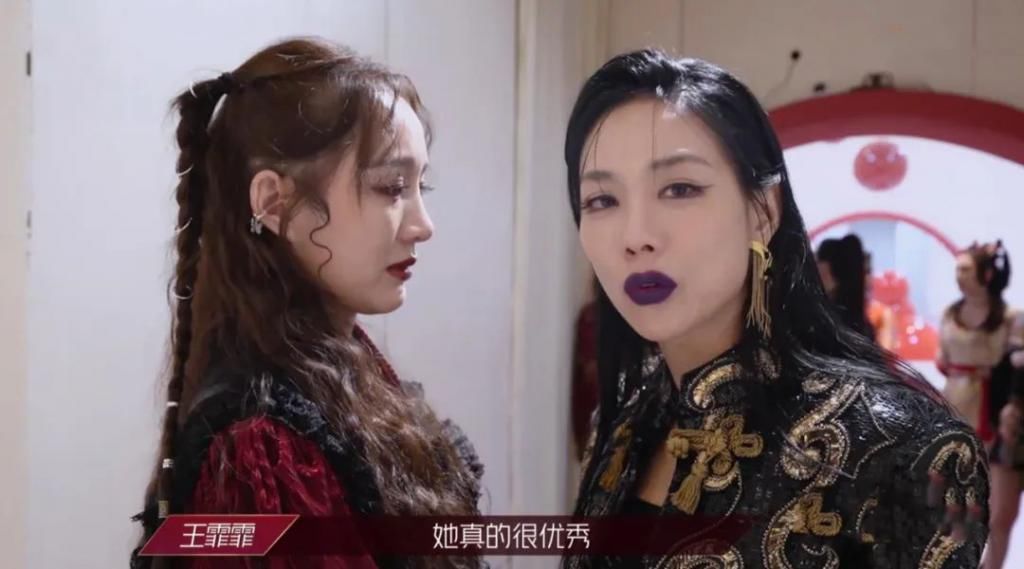  淘汰|万茜险滑倒、金莎扇子掉、宁静也失误，姐姐状况频出孟佳却被淘汰