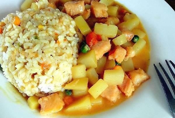  难度|今天吃咖喱鸡肉饭，咖喱营养均衡的快手菜，几乎没难度5分钟搞定