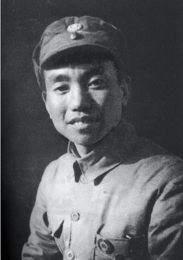 战友|他同级别的战友为元帅,资历和战功肩比大将,55年却被授予上将