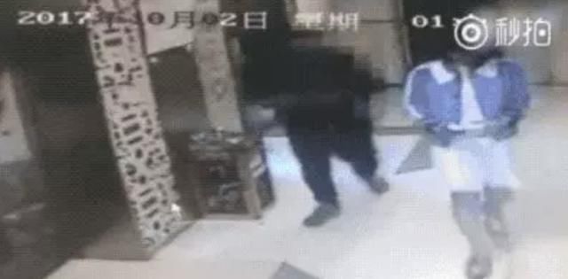  亲眼目睹|让人心疼的毛晓彤：被亲父索要5000万，亲眼目睹男友出轨