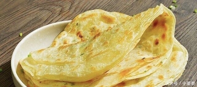 花椒粉|饺子皮新吃法,5分钟做一锅煎饼,酥脆好吃,美味又香,上桌抢光