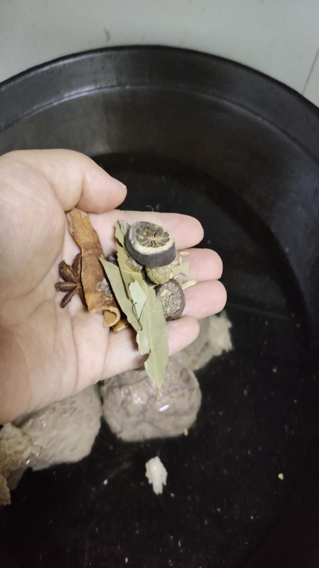  调料|炖牛肉最“忌”这种调料，加了相当于在毁肉，很多人都还不懂