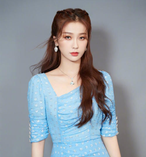  解散|杨超越录制《中餐厅》路透曝光，解散后资源大好碾压前队友