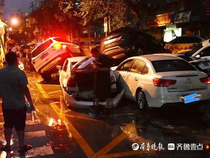 济南降下暴雨，老东门孟家巷附近街道出现短时激流大水