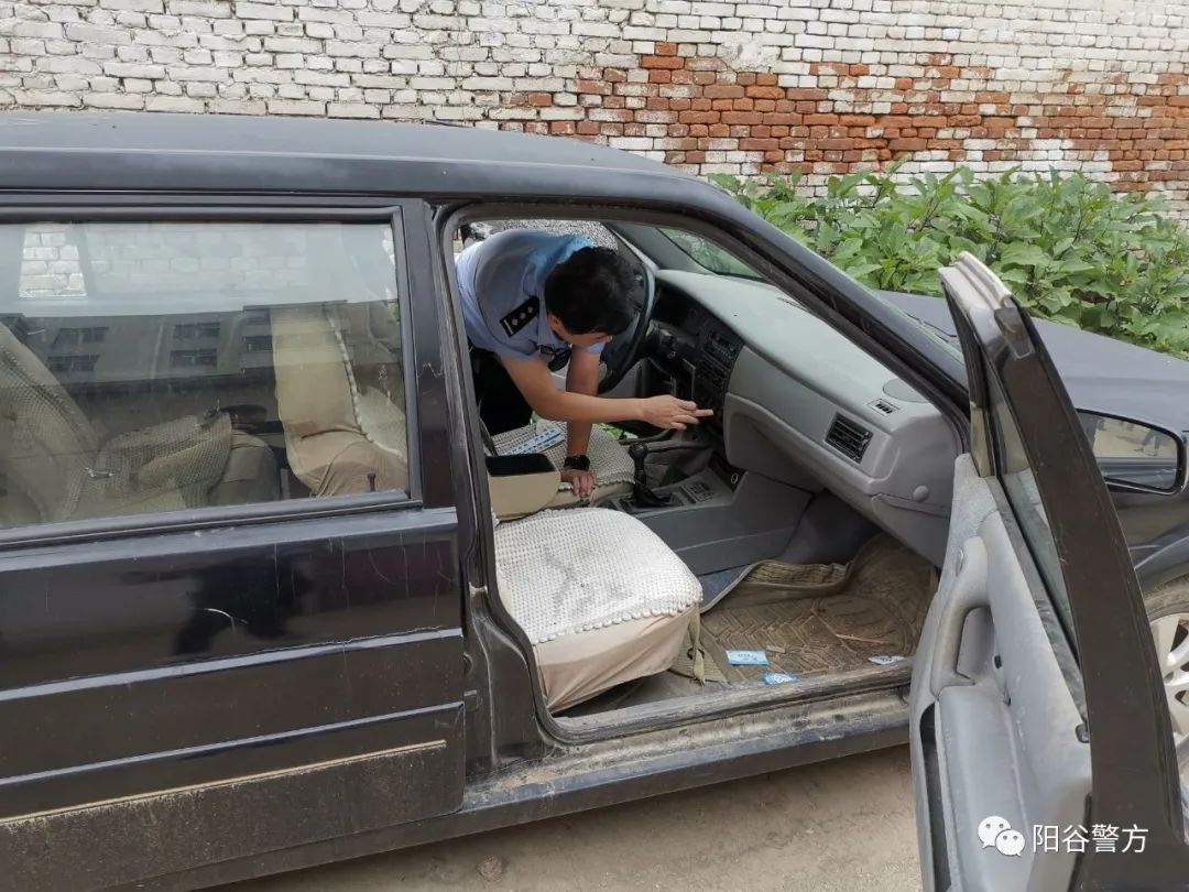  后备箱|儿童捉迷藏躲进后备箱 阳谷民警心急火燎救助