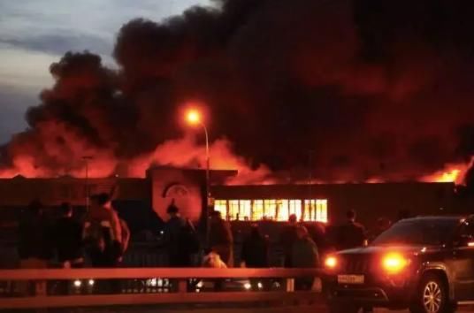  一家人|一家五口全被大火活活烧死，借住在房里的另一家人却顺利跳窗逃生