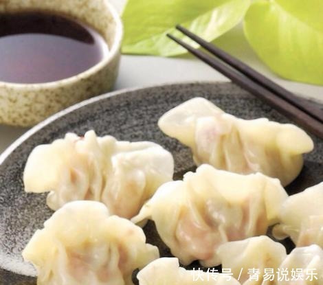  饺子|7月包饺子，荠菜芹菜靠边站，有个菜正当季，一口满嘴香