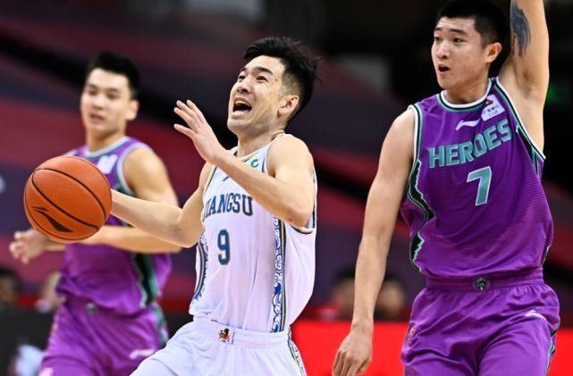 连败|江苏末节发力送山东连败,吴冠希29分打爆3大内线,外援38分立功