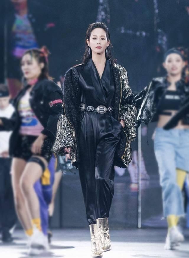  身材|张钧甯这么好的身材竟然被一件裙子给埋没了，真是可惜！