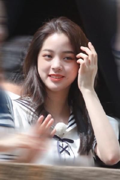  变化|同样是穿水手服，当Baby欧阳娜娜同框时，气场变化很明显