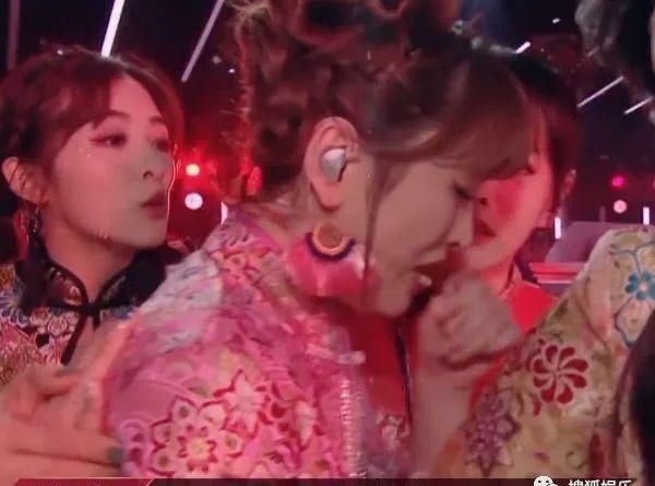  日报|娱乐日报|毛晓彤新恋情曝光？金晨汪汐潮再被拍？孟佳solo倒数第一？