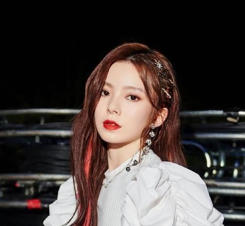  龙套|参加《超女》跑过龙套，做了四年小透明，陈卓璇凭借一首歌爆红