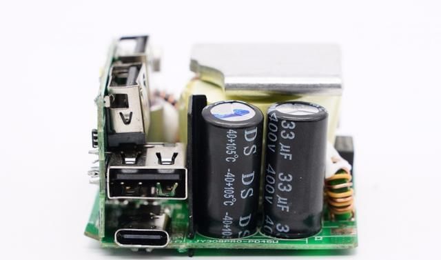  充电|万旅45W快充旅行转换插座拆解，一个便可走遍世界