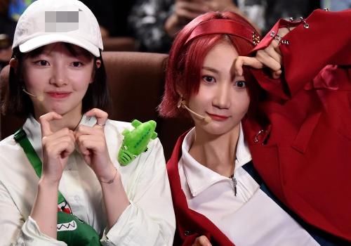  发展|乃万开线上个人演唱会，只有一位《青2》选手现身支持，感情都是淘汰人的