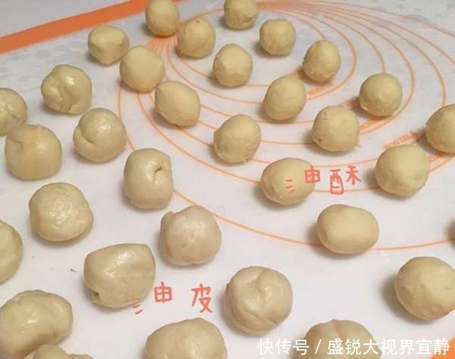 做法|如何做出口感酥脆,层次分明的蛋黄酥,配方和做法分享给你