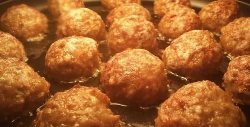  香酥可口|炸丸子时，别再用淀粉了，换成“它”，香酥可口，一点儿也不油腻