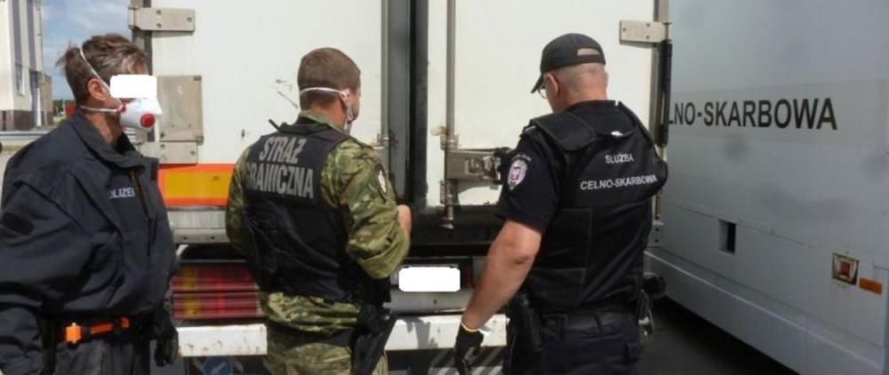  发现|波兰冷冻货车发现7名越南偷渡者，最小者只有15岁