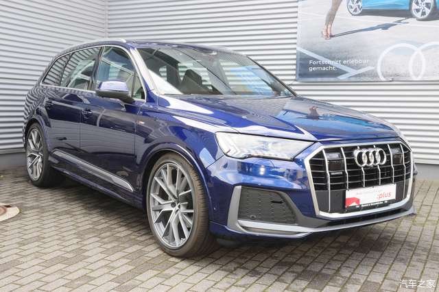 商务|新款奥迪Q7，超5米的车身长度非常有气势，商务用车够体面