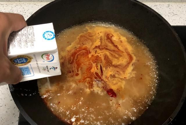 太贵|麻辣烫太贵吃不起，教你正确做法，10元做1锅，夫妻俩人吃到撑