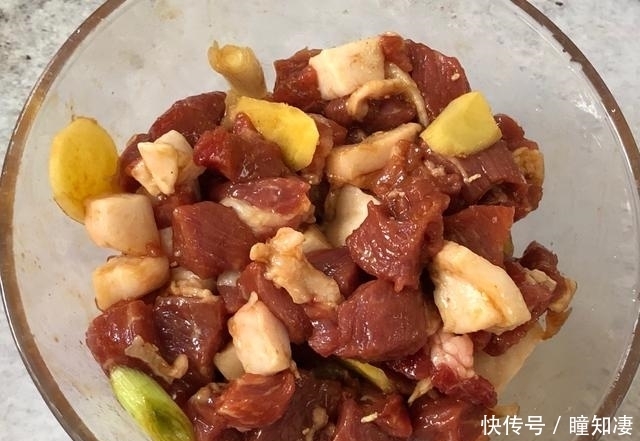 后我们|中秋晒出给小朋友的零食,网友:这没时间做熊孩子了,全在吃呢