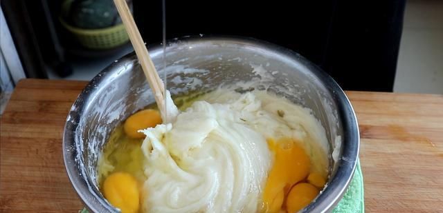 山西|山西特色小吃“蜜汁风葫芦”做法,口感香甜酥脆,大人小孩都爱吃