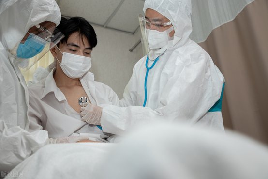 新冠病毒如何影响心血管系统(新冠变异毒株逃逸能力增强！如何避免心血管受到损伤？看权威解答)