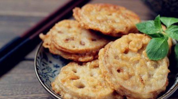 少许|精选美食：西兰花炒虾仁，芹菜炒鱿鱼，酥炸藕盒，蒸碗酥肉的做法