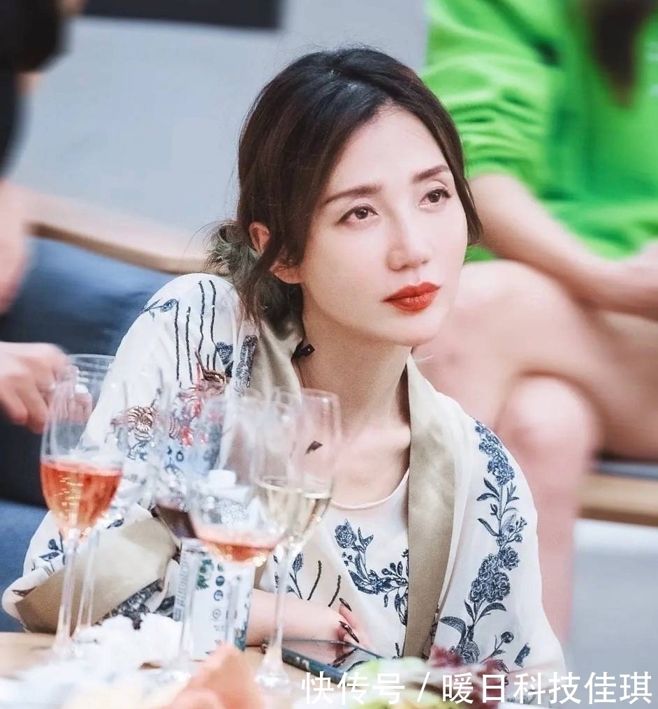 经纪人|阿朵参加《乘风破浪的姐姐》偏离初衷气坏经纪人,却最有观众缘