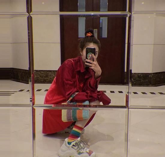  模板|“中国泫雅”火上热搜 宋妍霏才是白富美终极穿搭模板