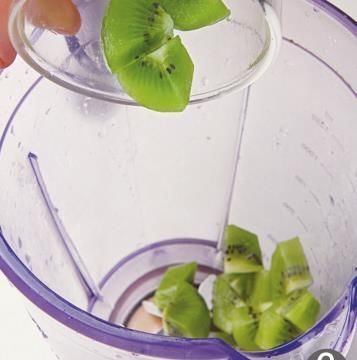  只用|只用水果就可以做出漂亮的彩虹果汁，简单又高颜值，两分钟学会