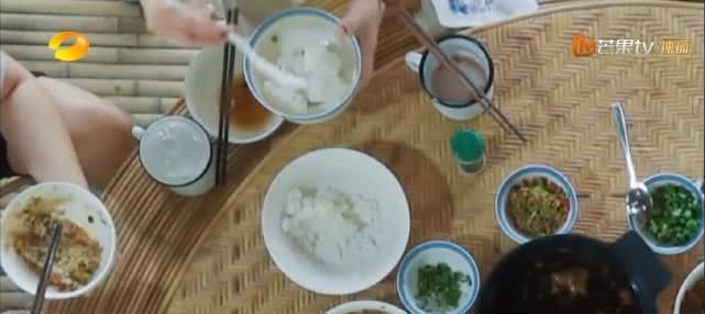  真的|周迅吃2碗饭不怕胖，宋威龙助薇娅卖水果，半小时卖570万元真的吗